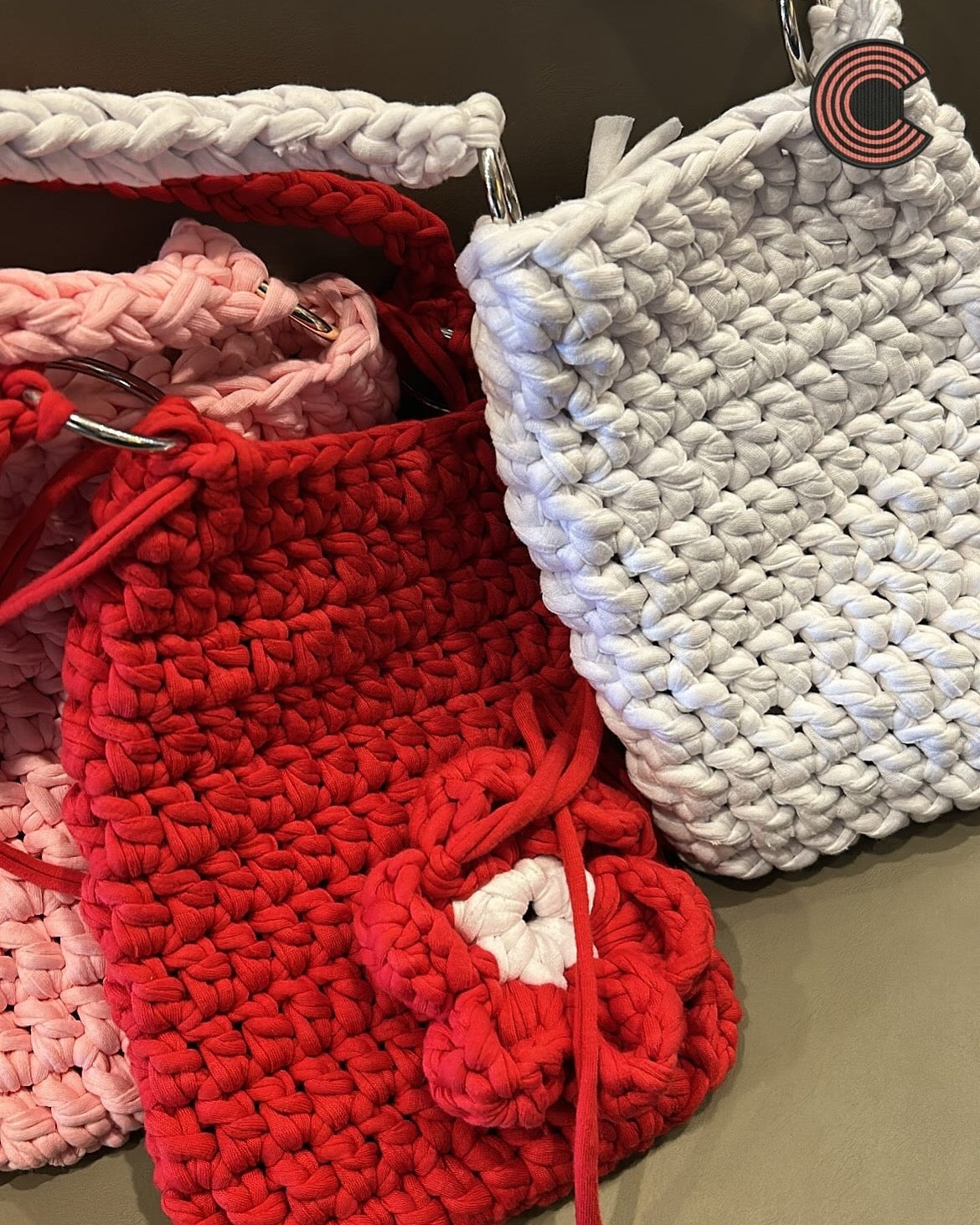 01. RED PUFF POUCH
