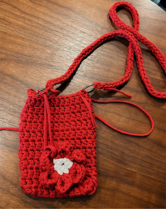01. RED PUFF POUCH